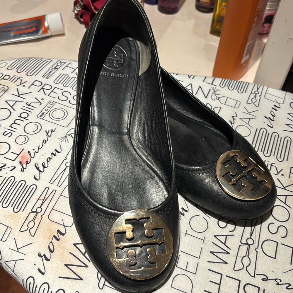 Tory Burch black flats, in good used condition!